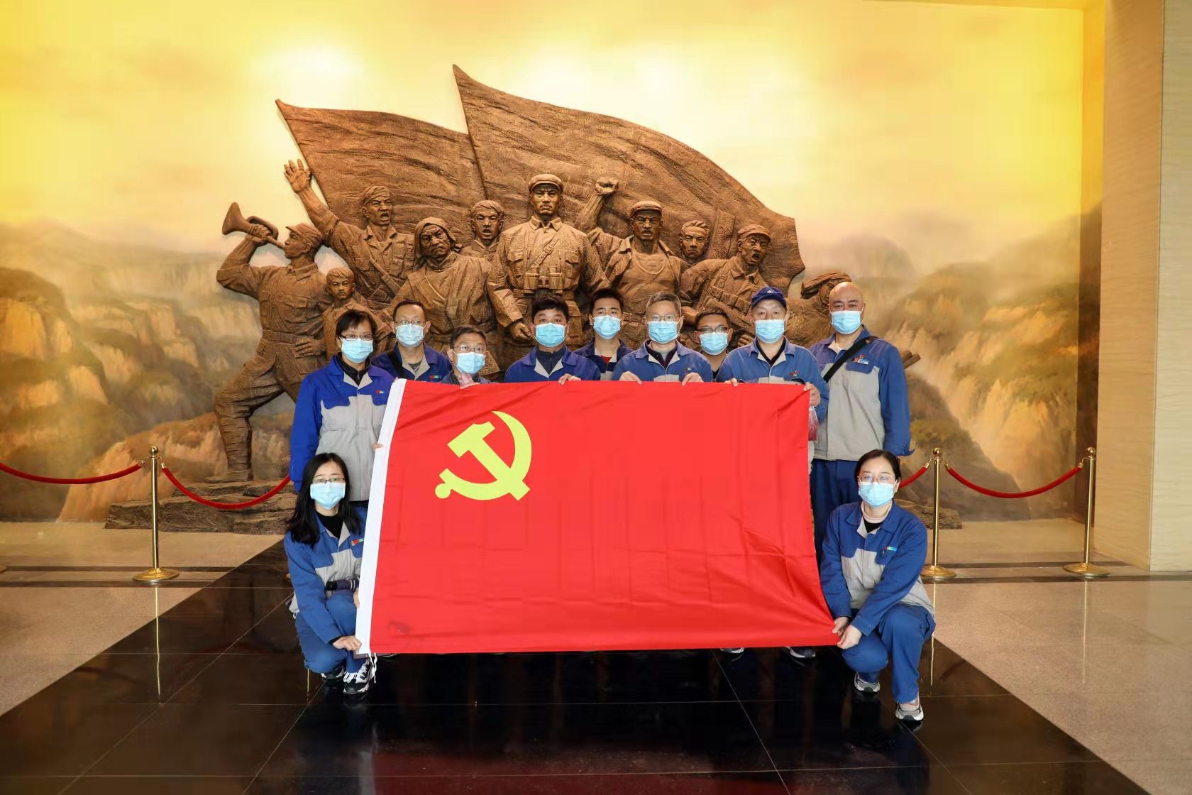 疏雨洗清明 芳菲祭英烈—— 安彩高科開(kāi)展“學(xué)黨史、祭英烈、傳精神”主題活動(dòng)