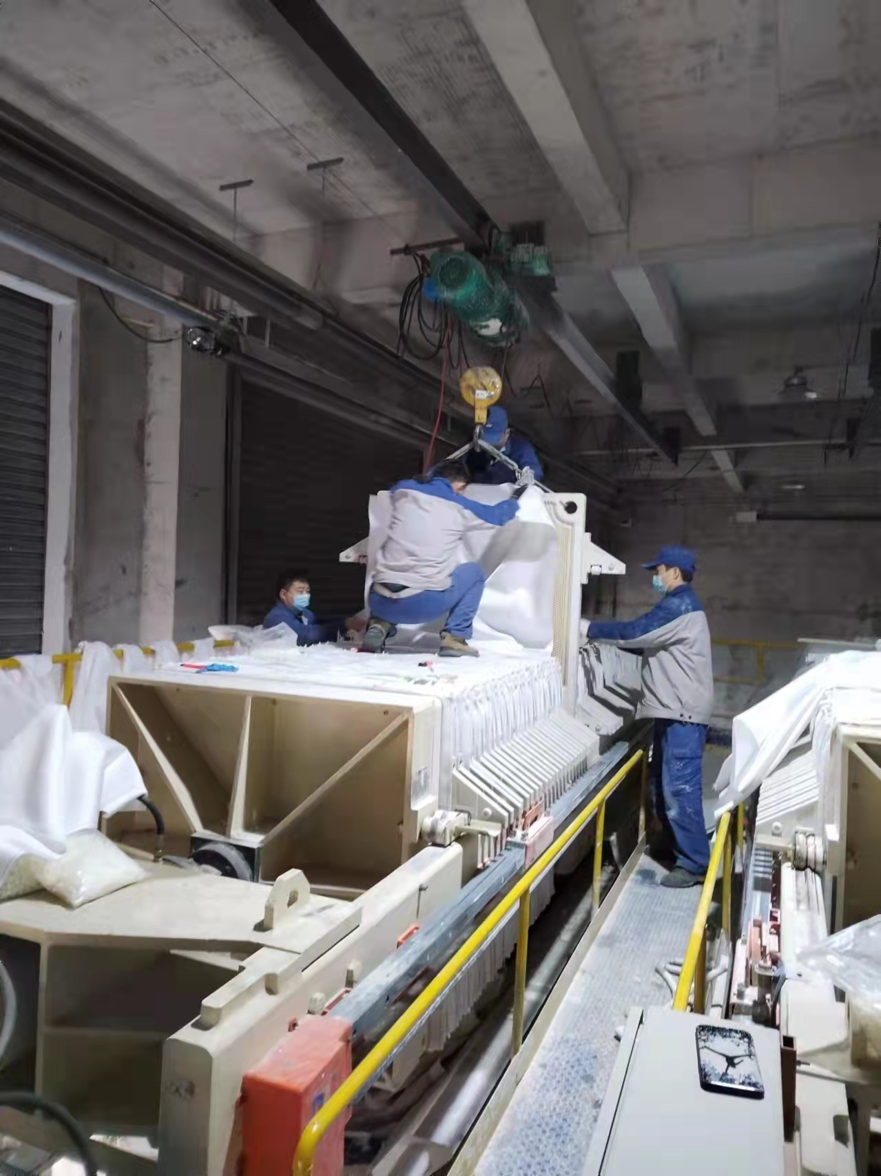 光伏新材料：春寒料峭斗志昂，爭分奪秒換布忙