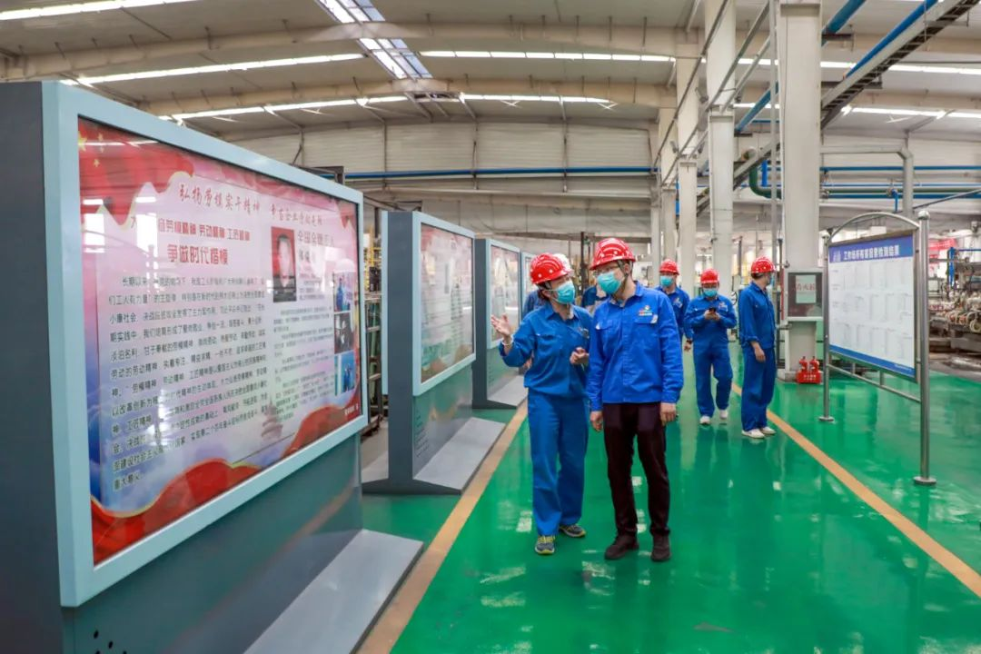 翠籠蒲艾香，慰問送安康——安彩高科總經(jīng)理端午節(jié)慰問一線職工